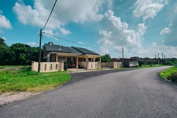 Kampung Padang Midin