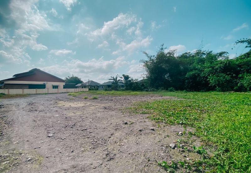 Kampung Padang Midin