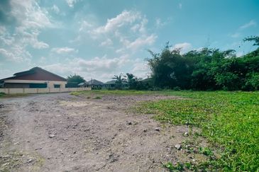 Kampung Padang Midin