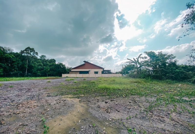 Kampung Padang Midin