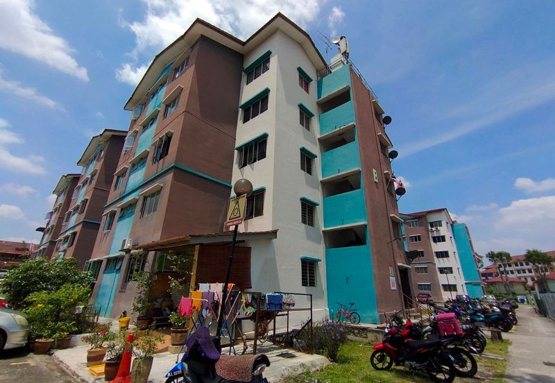 Iris Apartment, Taman Saujana Utama