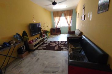 Iris Apartment, Taman Saujana Utama