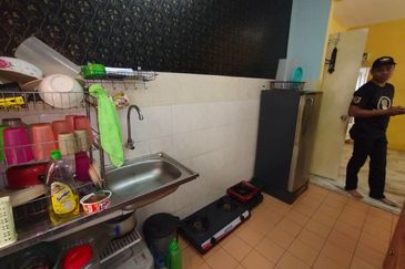 Iris Apartment, Taman Saujana Utama