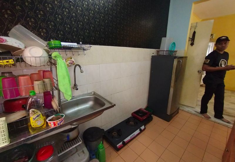 Iris Apartment, Taman Saujana Utama