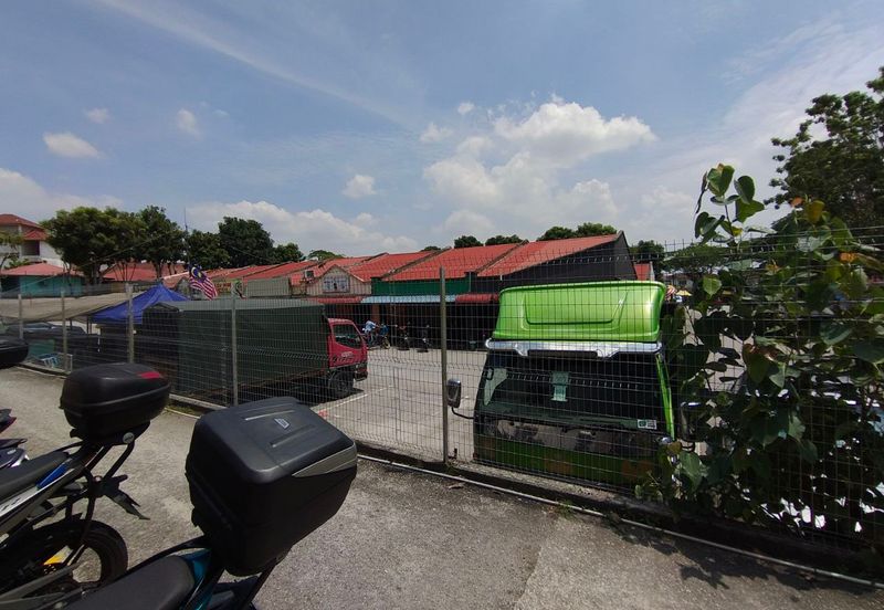 Iris Apartment, Taman Saujana Utama