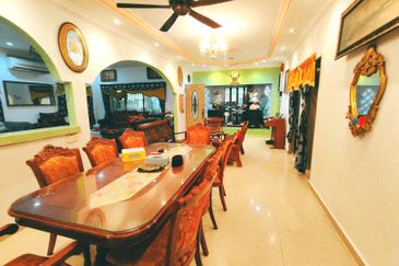 Land and nice house with a lot room at Kampung Ujong Permatang Kuala Selangor