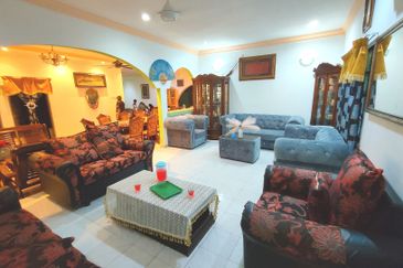 Land and nice house with a lot room at Kampung Ujong Permatang Kuala Selangor