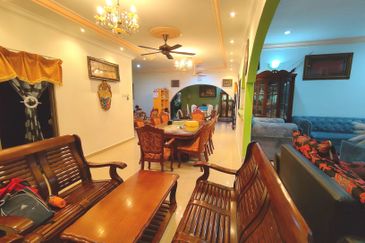 Land and nice house with a lot room at Kampung Ujong Permatang Kuala Selangor