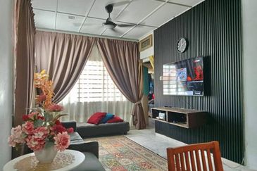Rose Apartment, Taman Saujana Utama