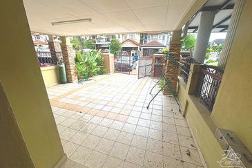 Jalan Spektrum U16 @ Taman Bukit Subang