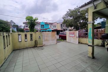 Persiaran Puncak Alam 1 