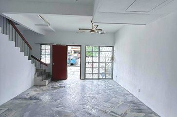 Persiaran Puncak Alam 1 