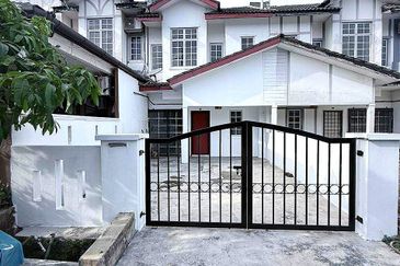 Persiaran Puncak Alam 1 