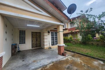 Persiaran Puncak Alam 1 