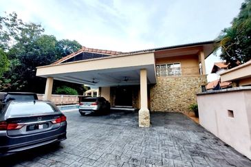 Nice big and elegant Banglo Bukit Jelutong Shah Alam