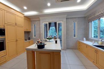 Nice big and elegant Banglo Bukit Jelutong Shah Alam