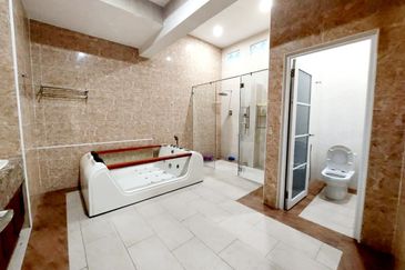 Nice big and elegant Banglo Bukit Jelutong Shah Alam