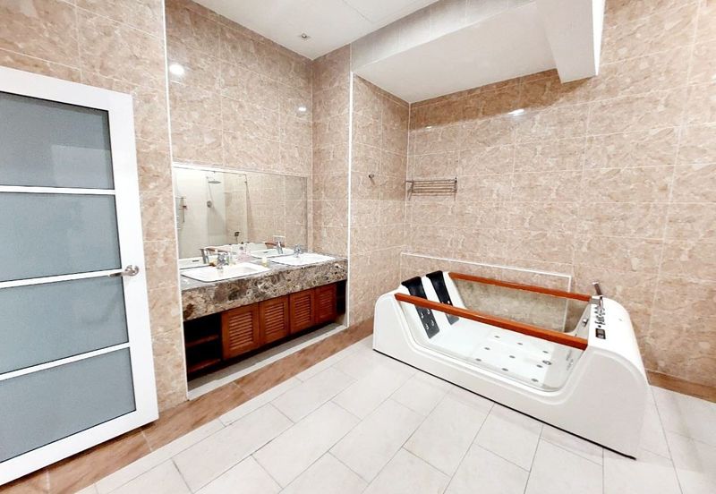 Nice big and elegant Banglo Bukit Jelutong Shah Alam