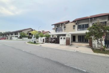 SERENE HEIGHTS, BANGI- 2 Storey terrace,  DAHLIA