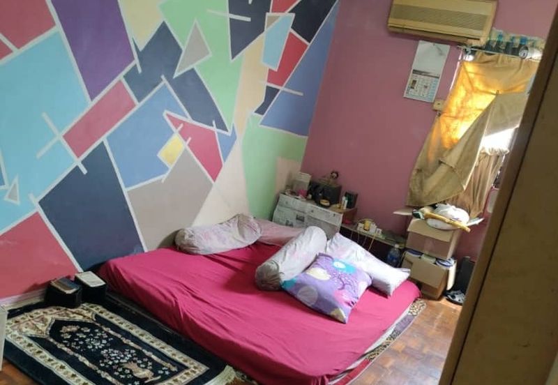 Rumah Pangsa Kayu Ara