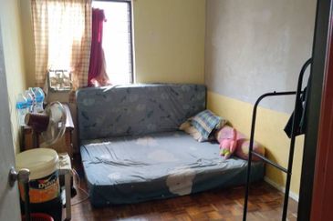 Rumah Pangsa Kayu Ara