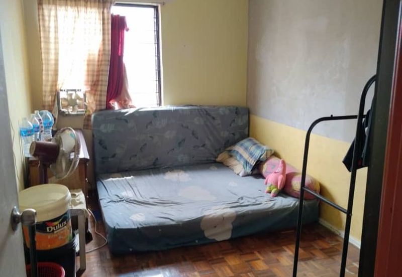 Rumah Pangsa Kayu Ara