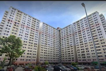 Rumah Pangsa Kayu Ara