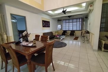 SEKSYEN 8, SHAH ALAM - Semi - D, 1.5 Storey house