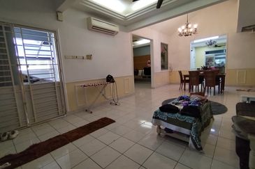 SEKSYEN 8, SHAH ALAM - Semi - D, 1.5 Storey house