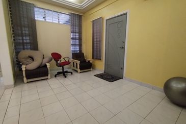 SEKSYEN 8, SHAH ALAM - Semi - D, 1.5 Storey house