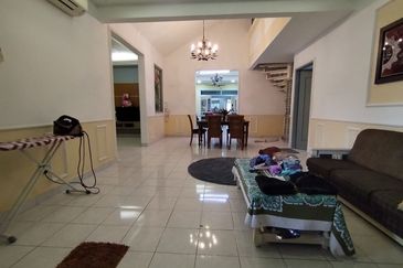 SEKSYEN 8, SHAH ALAM - Semi - D, 1.5 Storey house