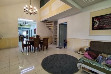 SEKSYEN 8, SHAH ALAM - Semi - D, 1.5 Storey house