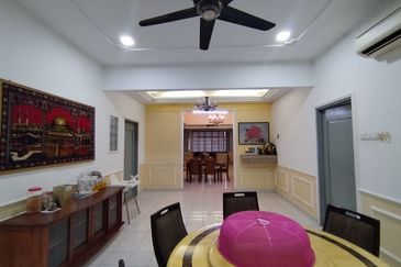 SEKSYEN 8, SHAH ALAM - Semi - D, 1.5 Storey house
