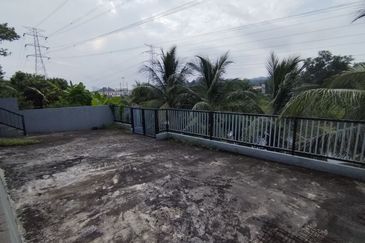 SEKSYEN 8, SHAH ALAM - Semi - D, 1.5 Storey house