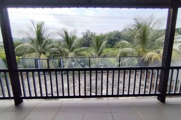 SEKSYEN 8, SHAH ALAM - Semi - D, 1.5 Storey house