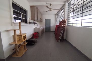 SEKSYEN 8, SHAH ALAM - Semi - D, 1.5 Storey house