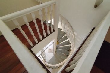 SEKSYEN 8, SHAH ALAM - Semi - D, 1.5 Storey house