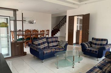 PUNCAK ALAM - 1.5 Storey Semi-D House 