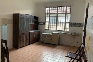 PUNCAK ALAM - 1.5 Storey Semi-D House 