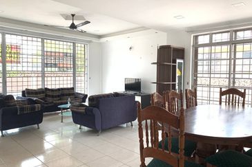 PUNCAK ALAM - 1.5 Storey Semi-D House 