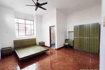 PUNCAK ALAM - 1.5 Storey Semi-D House 