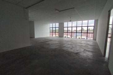 EMBAYU, SUBANG 2, Taman Subang Murni - 3 Storey Shop Lot ( Corner Lot)