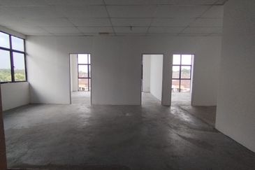EMBAYU, SUBANG 2, Taman Subang Murni - 3 Storey Shop Lot ( Corner Lot)
