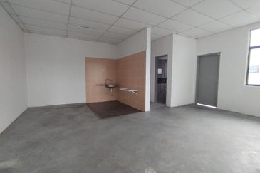 EMBAYU, SUBANG 2, Taman Subang Murni - 3 Storey Shop Lot ( Corner Lot)