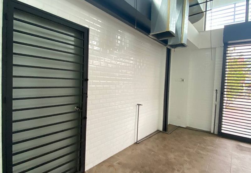 EMBAYU, SUBANG 2, Taman Subang Murni - 3 Storey Shop Lot ( Corner Lot)