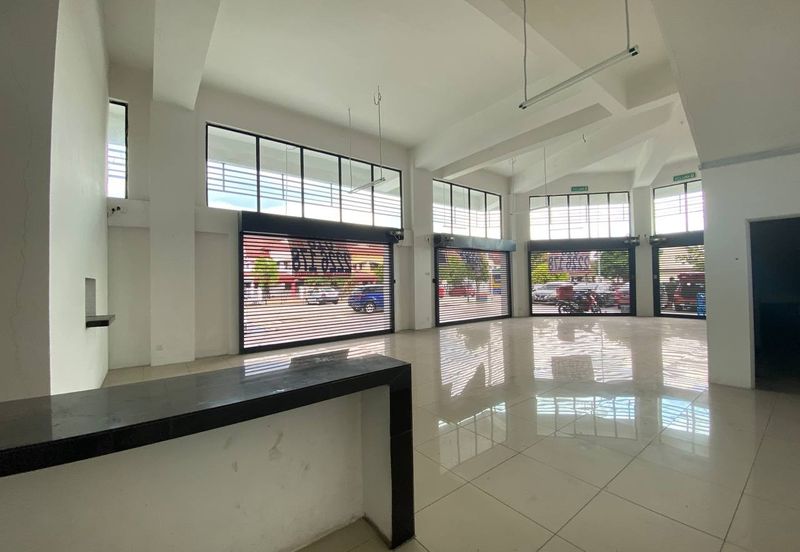 EMBAYU, SUBANG 2, Taman Subang Murni - 3 Storey Shop Lot ( Corner Lot)