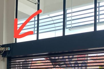 EMBAYU, SUBANG 2, Taman Subang Murni - 3 Storey Shop Lot ( Corner Lot)