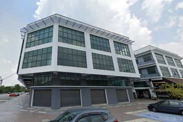 EMBAYU, SUBANG 2, Taman Subang Murni - 3 Storey Shop Lot ( Corner Lot)