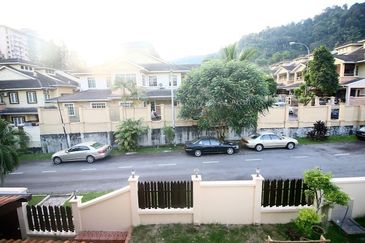 Jalan Bukit Antarabangsa 