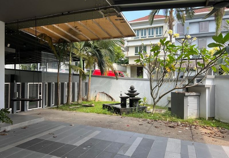 Rafflesia @ The Hill